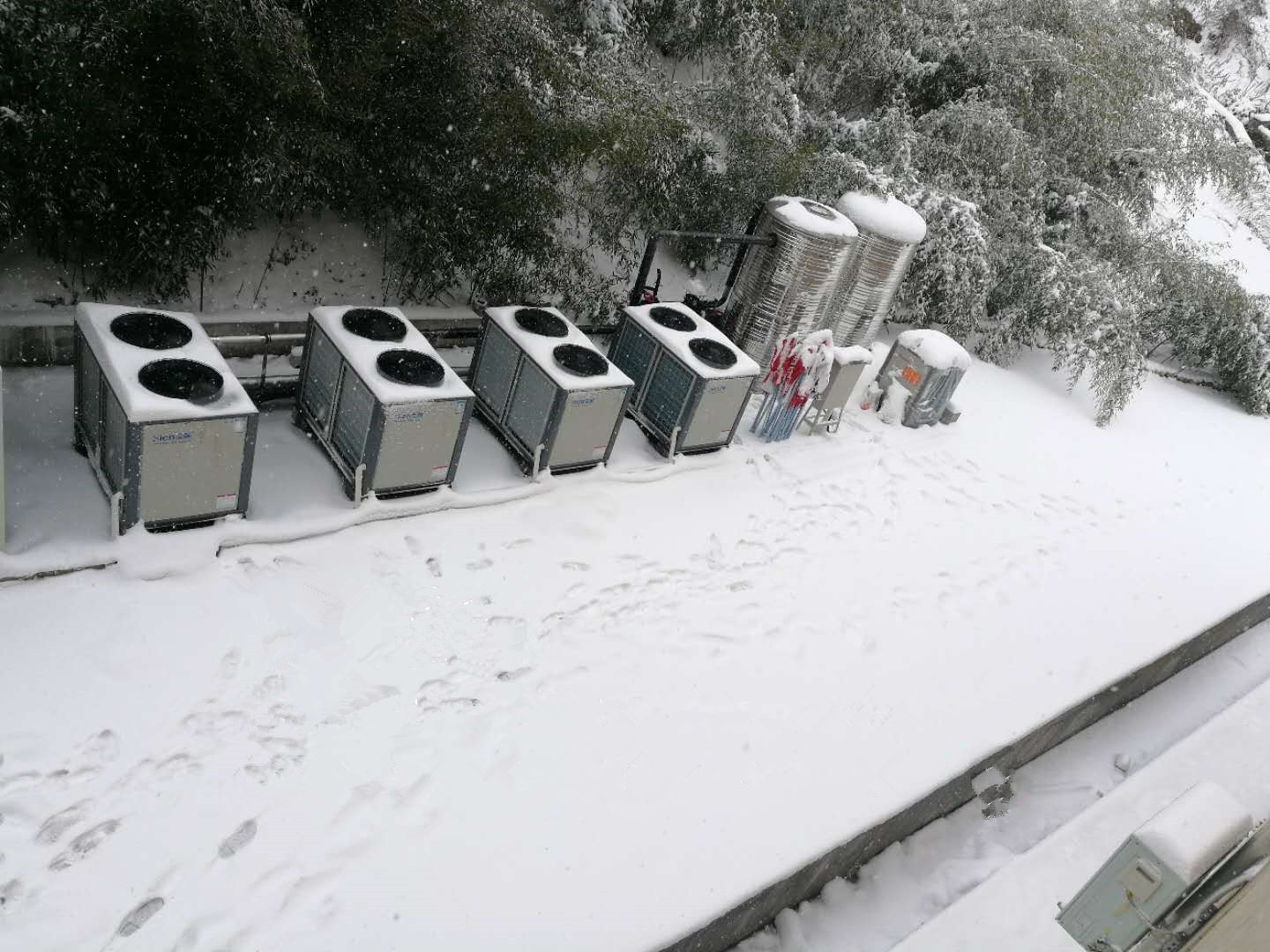 空氣能熱泵怎樣與地暖連接